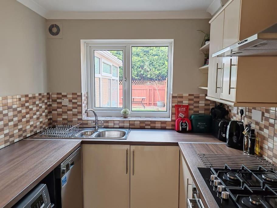 Вилла Modern Living In Hull Кингстон-апон-Халл Экстерьер фото