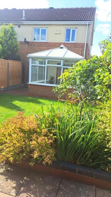 Вилла Modern Living In Hull Кингстон-апон-Халл Экстерьер фото